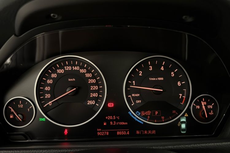Used BMW 3 Series 2018 320Li Fashion Model Odometer Close Up