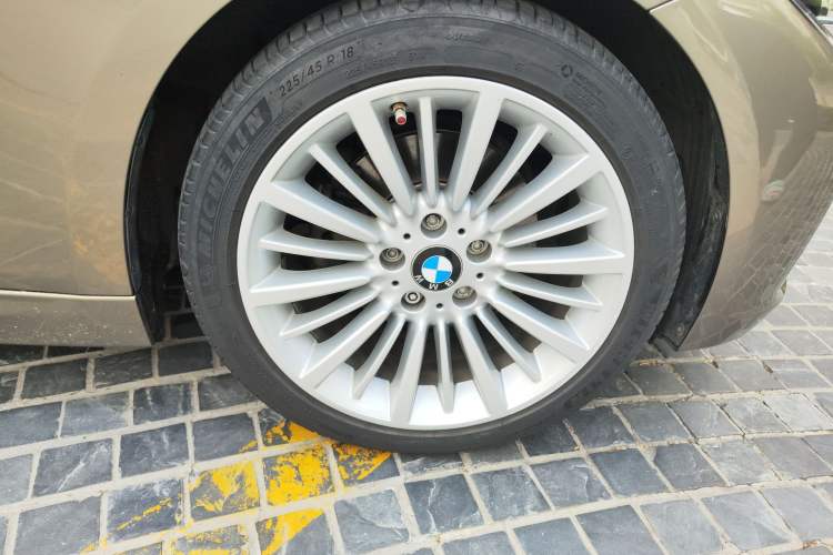 Used BMW 3 Series 2018 320Li Fashion Model Right Front Wheel Hub
