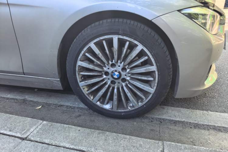Used BMW 3 Series 2018 320Li Fashion Model Right Front Wheel Hub