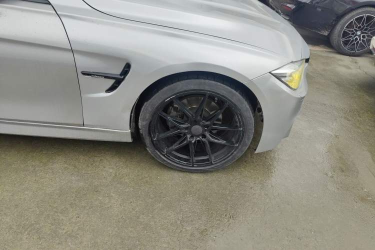 Used BMW 3 Series 2018 320Li Leading Model M Sport Package Right Front Wheel Hub