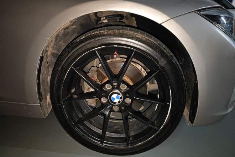 Used BMW 3 Series 2018 320Li Fashion Model Right Front Wheel Hub