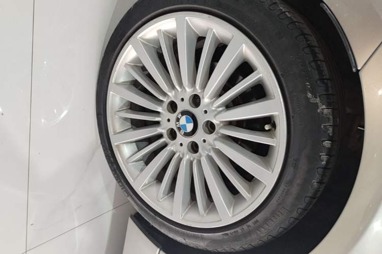 Used BMW 3 Series 2018 320Li Fashion Model Right Rear Wheel Hub