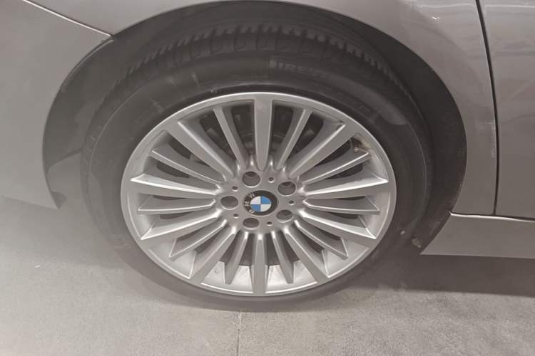 Used BMW 3 Series 2018 320Li Fashion Model Right Rear Wheel Hub