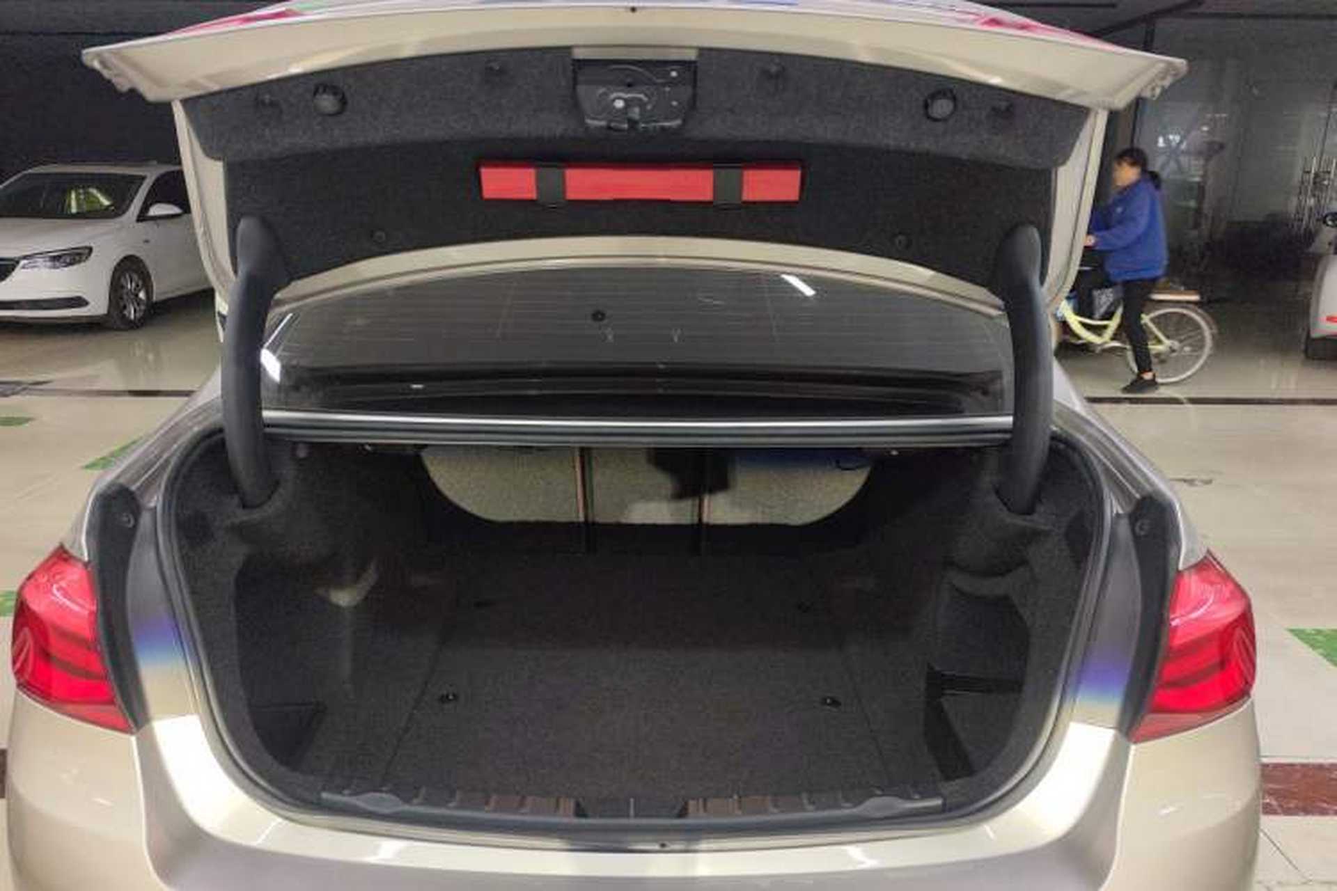Used BMW 3 Series 2018 320Li Fashion Model Trunk