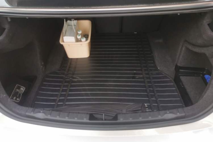 Used BMW 3 Series 2018 320Li Fashion Model Trunk
