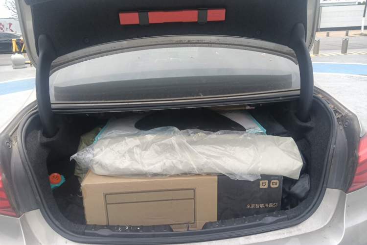 Used BMW 3 Series 2018 320Li Fashion Model Trunk
