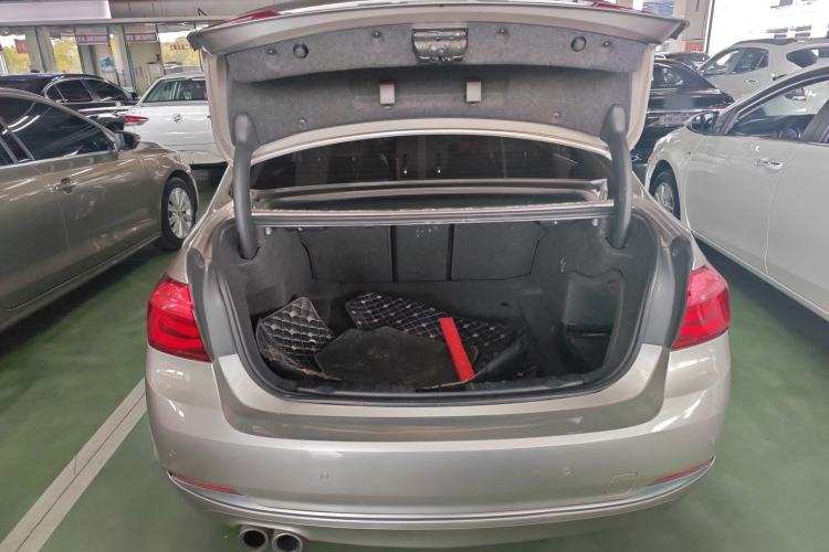 Used BMW 3 Series 2018 320Li Fashion Model Trunk