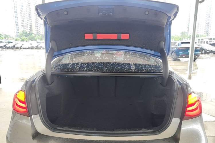 Used BMW 3 Series 2018 320i M Sport Night Edition Trunk
