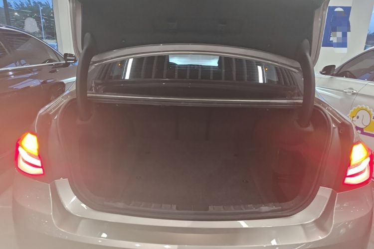 Used BMW 3 Series 2018 320Li Fashion Model Trunk
