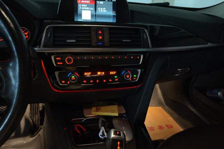 Used BMW 3 Series 2018 320Li Fashion Model Audio And AC Panel