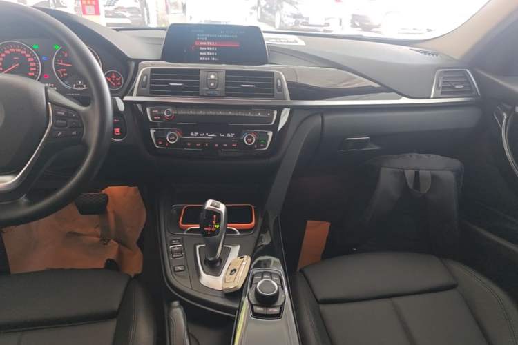 Used BMW 3 Series 2018 320Li Fashion Model Audio And AC Panel