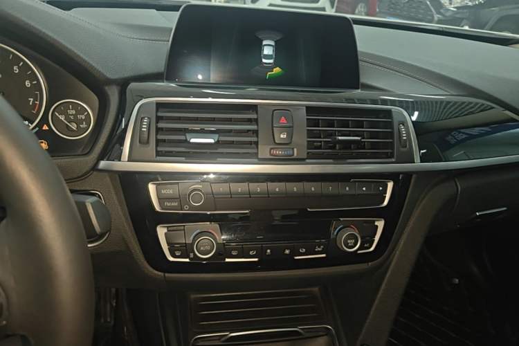 Used BMW 3 Series 2018 320Li Fashion Model Audio And AC Panel