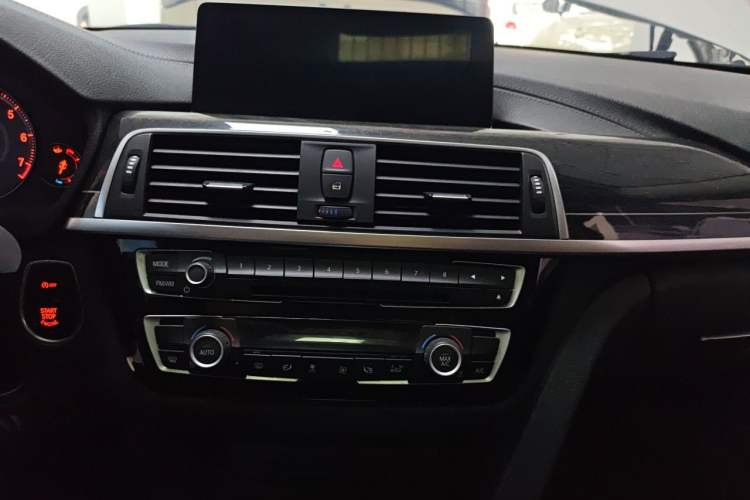 Used BMW 3 Series 2018 320Li M Sport Night Edition Audio And AC Panel