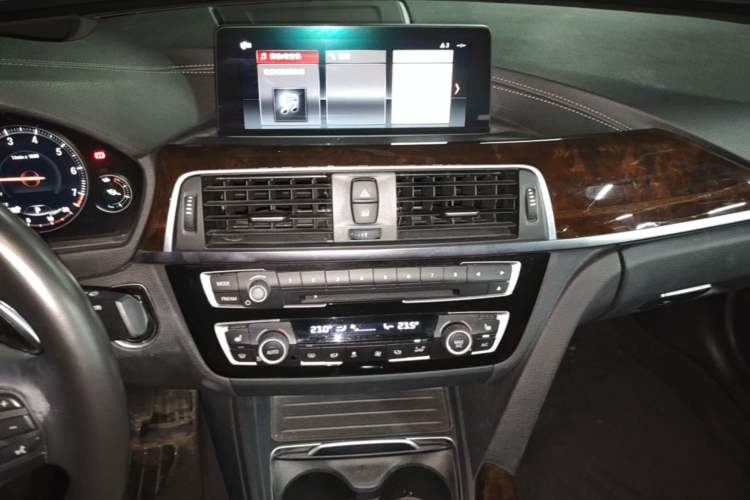 Used BMW 3 Series 2018 330Li xDrive Luxury Package Audio And AC Panel