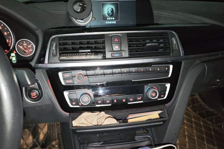 Used BMW 3 Series 2018 320Li Fashion Model Audio And AC Panel
