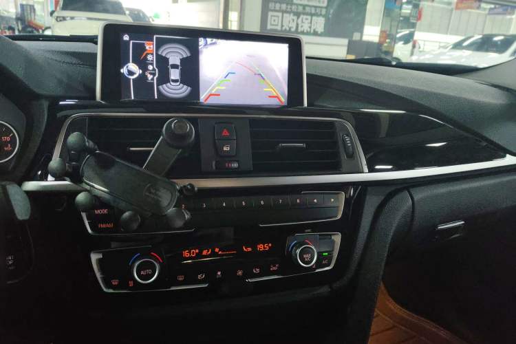Used BMW 3 Series 2018 320Li Fashion Model Audio And AC Panel