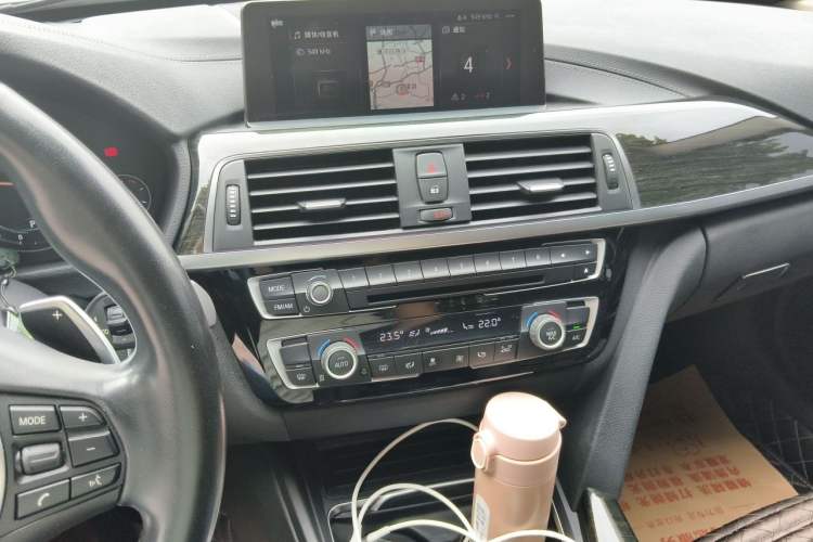 Used BMW 3 Series 2018 320Li Leading Luxury Package Audio And AC Panel