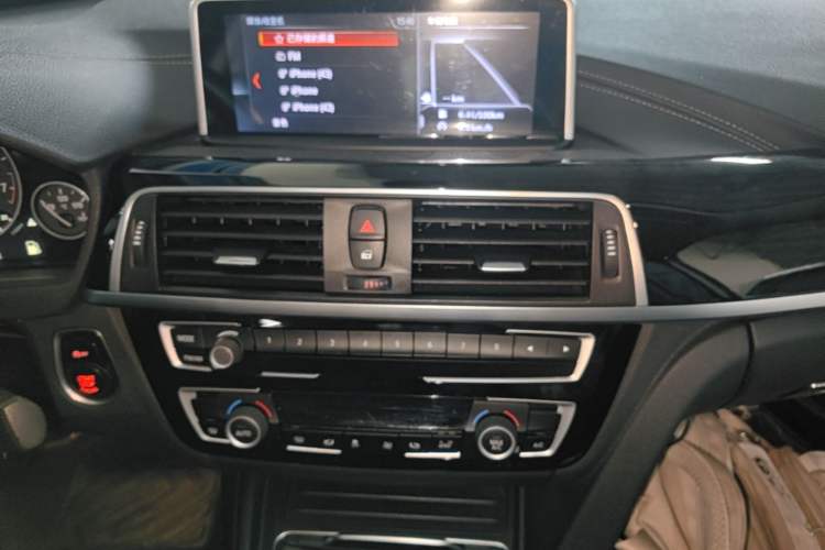 Used BMW 3 Series 2018 318Li Audio And AC Panel