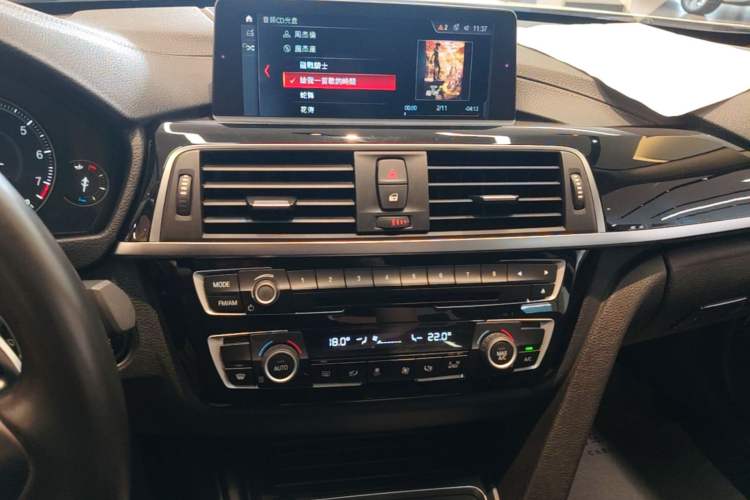 Used BMW 3 Series 2018 320Li Leading Model M Sport Package Audio And AC Panel