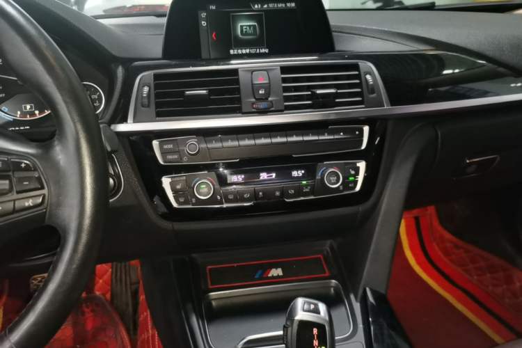Used BMW 3 Series 2018 320Li Fashion Model Audio And AC Panel