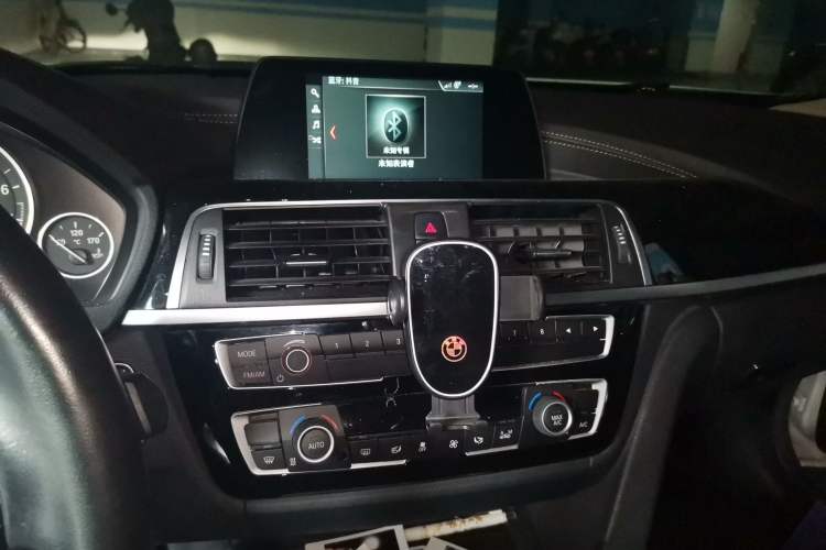 Used BMW 3 Series 2018 318Li Audio And AC Panel