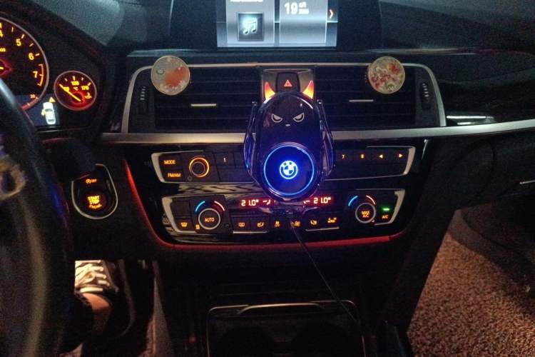 Used BMW 3 Series 2018 320Li Fashion Model Audio And AC Panel