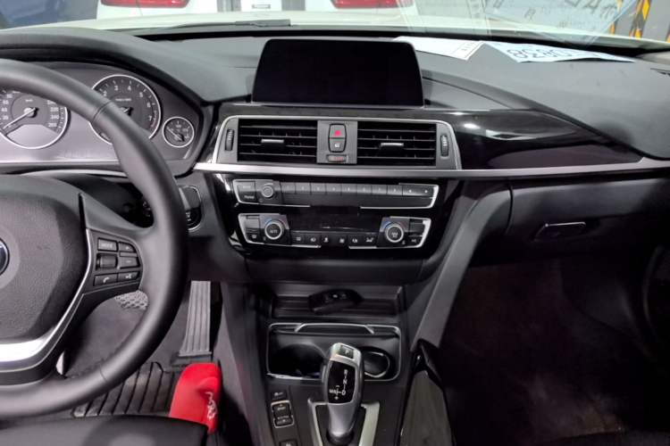 Used BMW 3 Series 2018 320Li Fashion Model Audio And AC Panel
