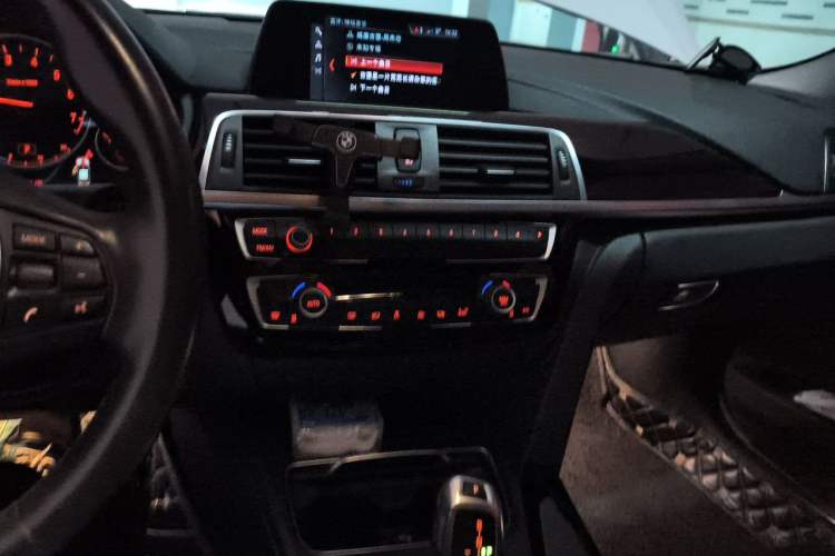 Used BMW 3 Series 2018 320Li Fashion Model Audio And AC Panel