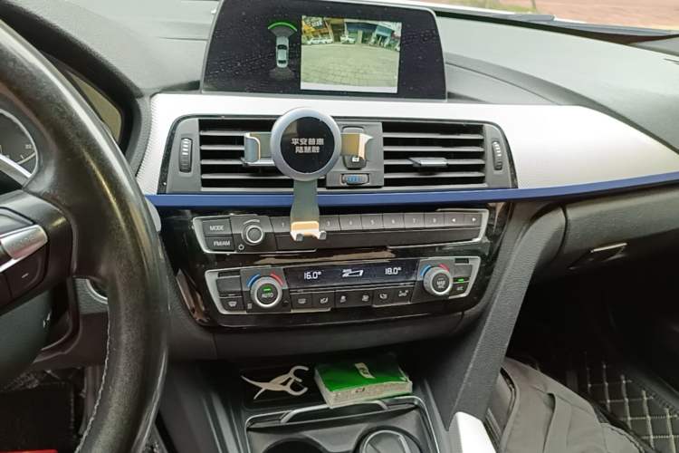 Used BMW 3 Series 2018 320i M Sport Package Audio And AC Panel
