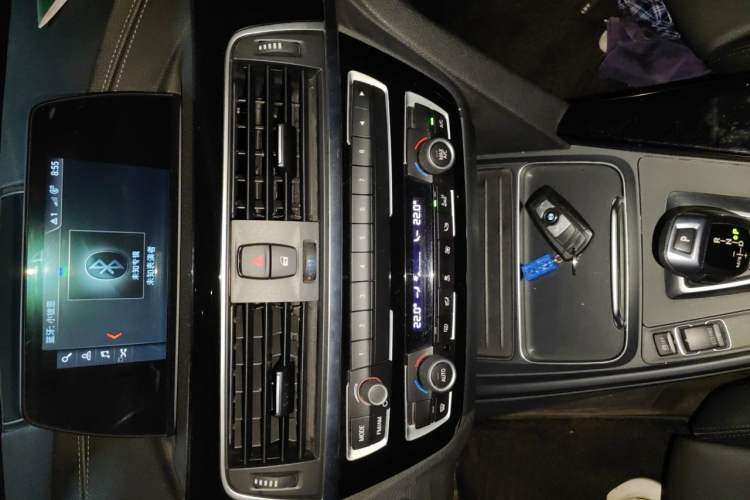 Used BMW 3 Series 2018 320Li Fashion Model Audio And AC Panel