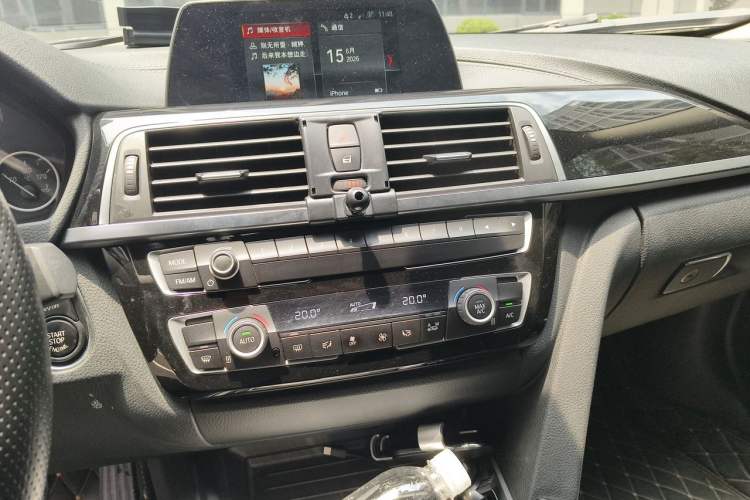 Used BMW 3 Series 2018 318Li Audio And AC Panel
