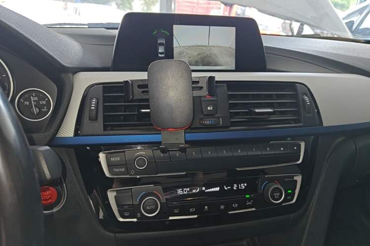 Used BMW 3 Series 2018 320i M Sport Package Audio And AC Panel