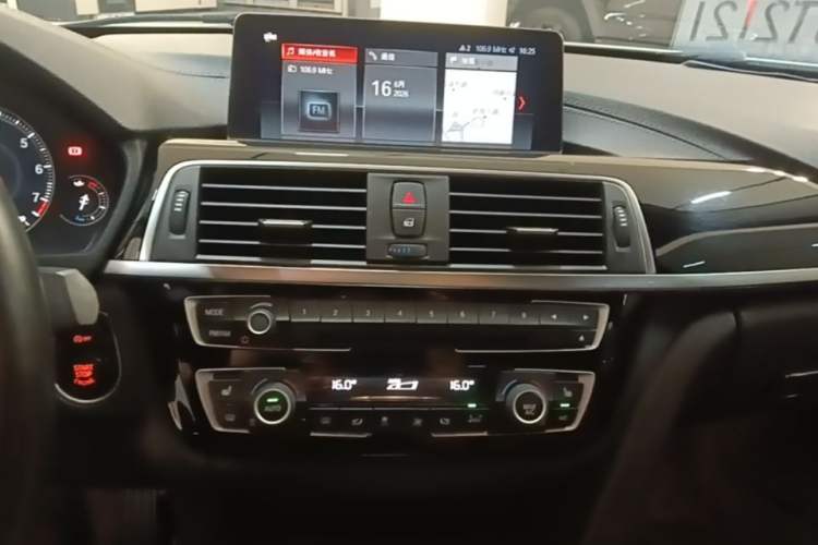 Used BMW 3 Series 2018 320Li Leading Model M Sport Package Audio And AC Panel