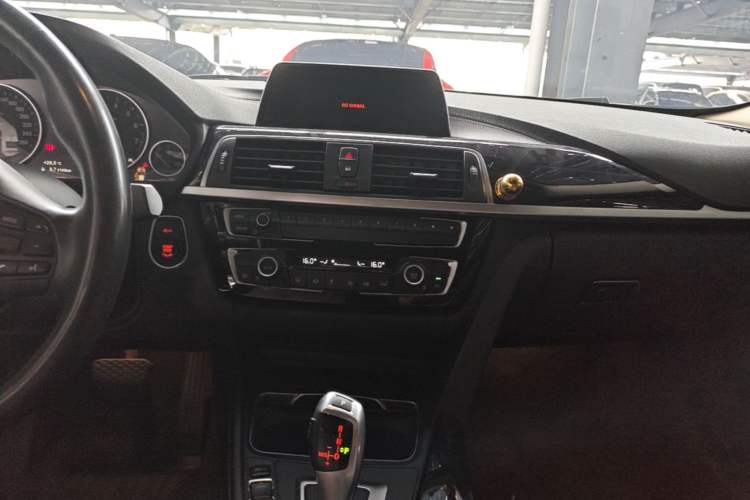 Used BMW 3 Series 2018 320Li Fashion Model Audio And AC Panel