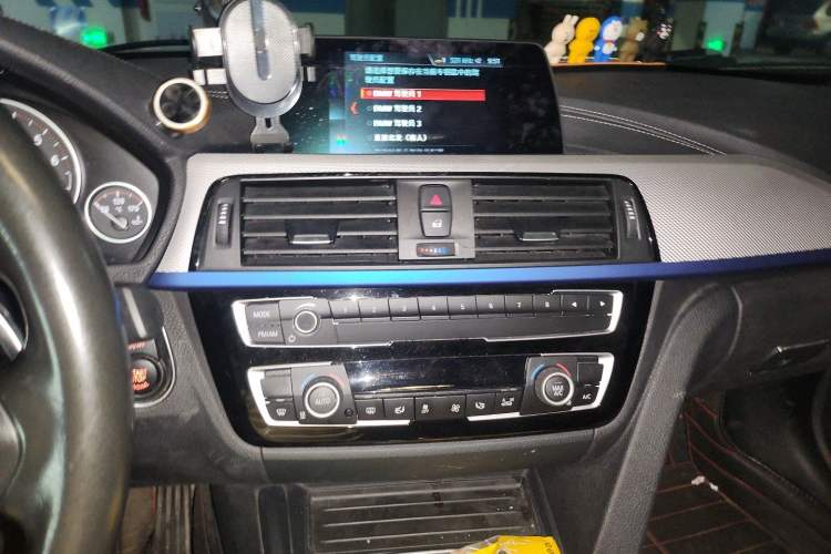 Used BMW 3 Series 2018 320i M Sport Package Audio And AC Panel