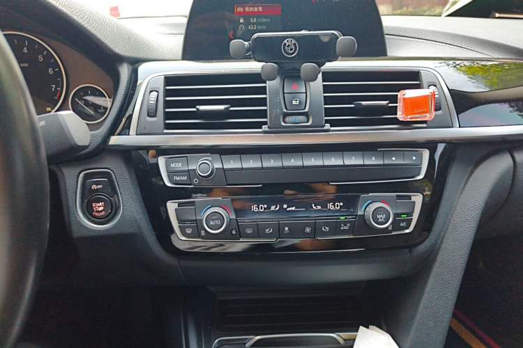 Used BMW 3 Series 2018 320Li Fashion Model Audio And AC Panel