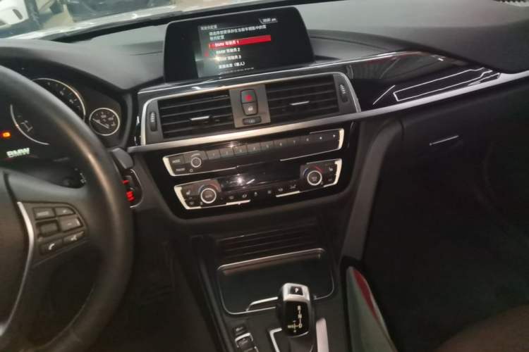 Used BMW 3 Series 2018 320Li Fashion Model Audio And AC Panel