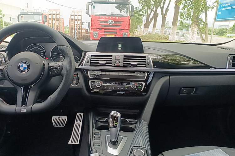 Used BMW 3 Series 2018 320Li Fashion Model Audio And AC Panel