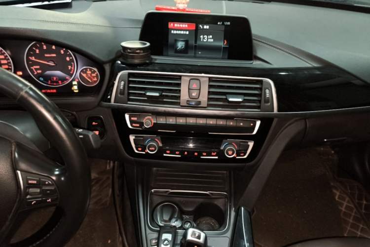 Used BMW 3 Series 2018 320Li Fashion Model Audio And AC Panel