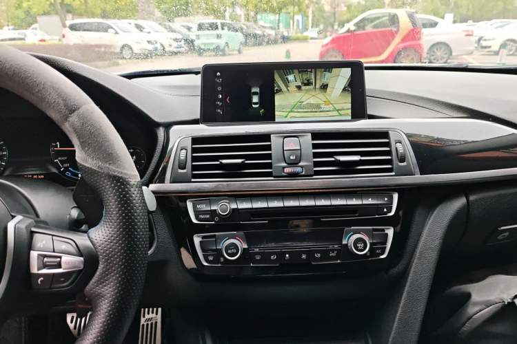 Used BMW 3 Series 2018 320Li Leading Model M Sport Package Audio And AC Panel