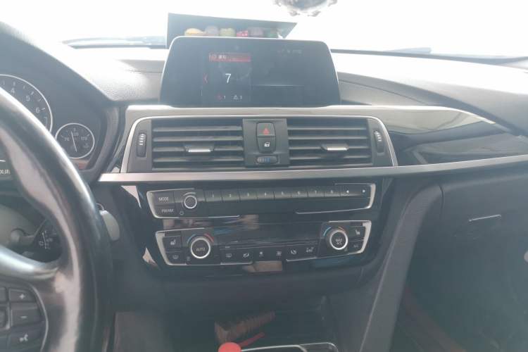 Used BMW 3 Series 2018 320Li Fashion Model Audio And AC Panel