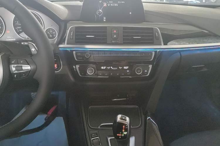 Used BMW 3 Series 2018 320Li Fashion Model Audio And AC Panel