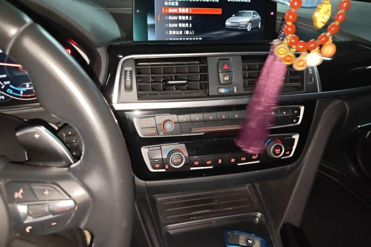 Used BMW 3 Series 2018 320Li Leading Model M Sport Package Audio And AC Panel