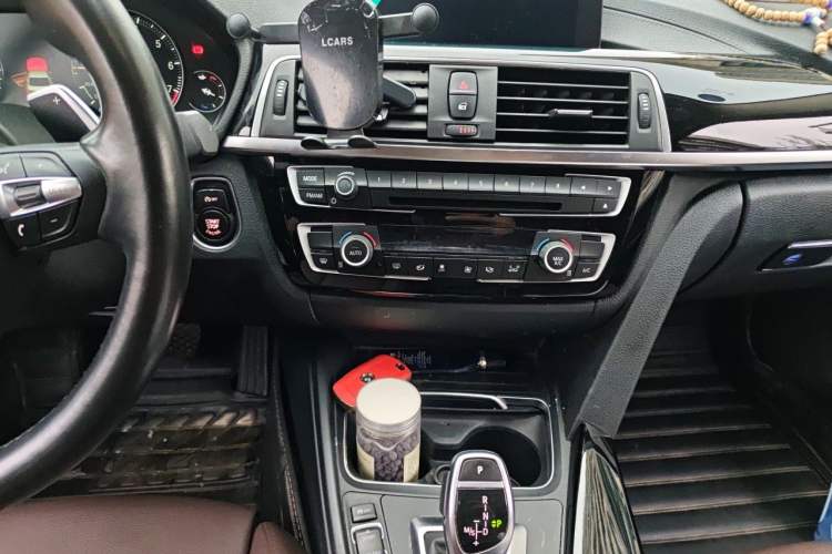 Used BMW 3 Series 2018 320Li Leading Model M Sport Package Audio And AC Panel