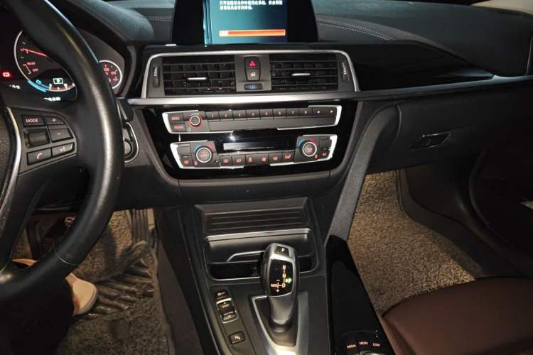Used BMW 3 Series 2018 320Li Fashion Model Audio And AC Panel