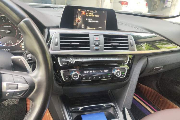 Used BMW 3 Series 2018 320Li Leading Model M Sport Package Audio And AC Panel