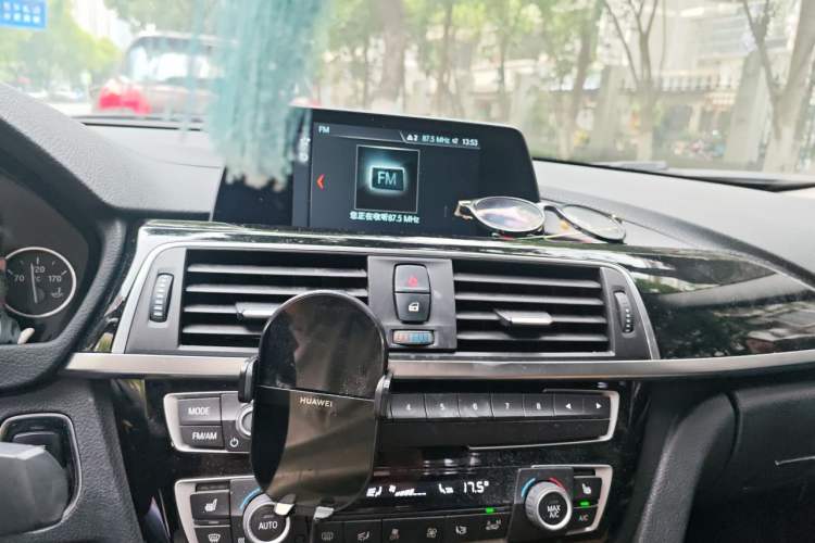 Used BMW 3 Series 2018 320Li Fashion Model Audio And AC Panel