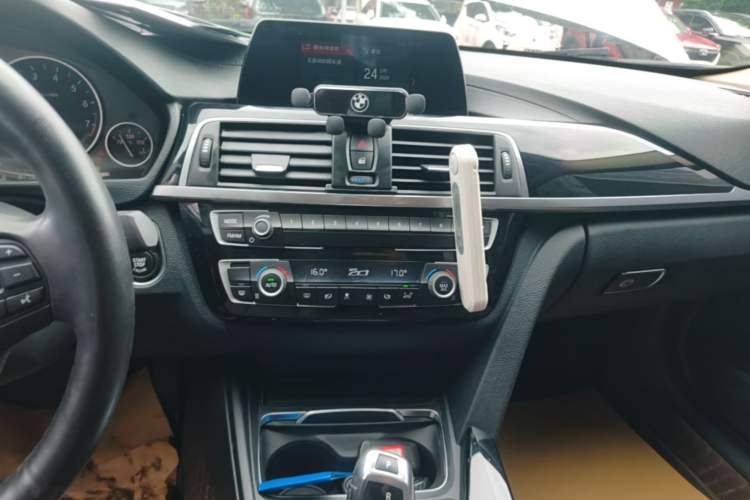 Used BMW 3 Series 2018 320Li Fashion Model Audio And AC Panel