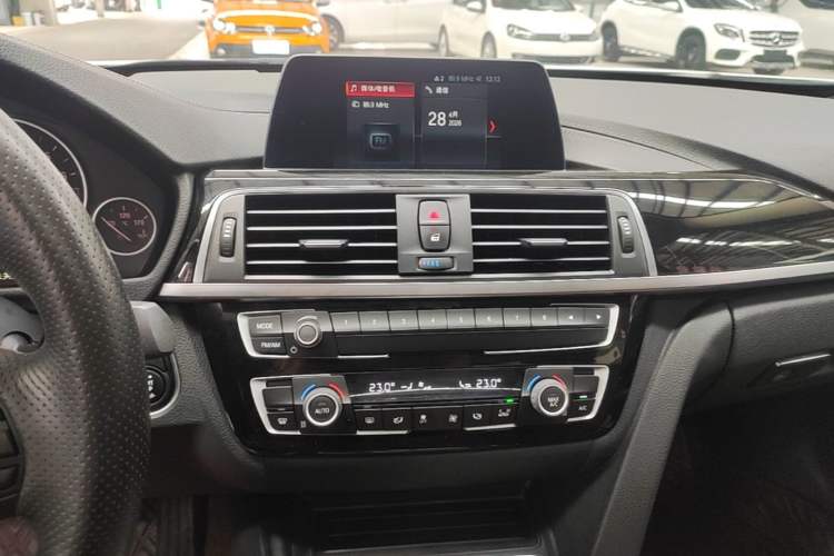 Used BMW 3 Series 2018 320Li Fashion Model Audio And AC Panel