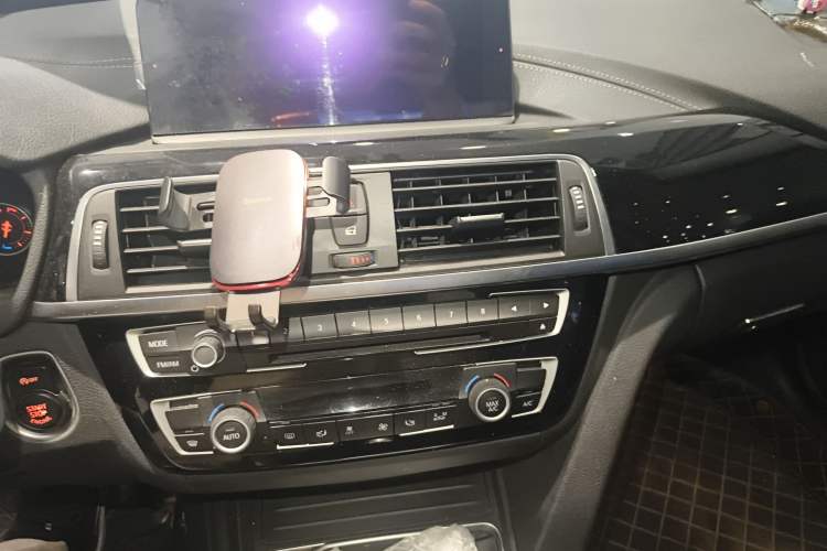 Used BMW 3 Series 2018 320Li Leading Model M Sport Package Audio And AC Panel